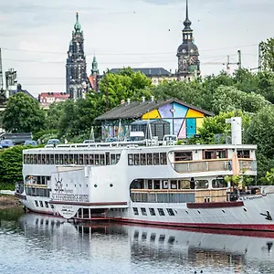 2* Botel Schiffsherberge Poeppelmann
